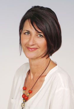 Entstehungsgeschichte, Methode, Hand, ermächtigen, überwinden, gestärkt, langfristig, Lösungsmöglichkeit, dynamisch, offen, Erkenntnisse, Wirksamkeit, Dialektisch-Behaviorale-Therapie, DBT, Marsha M. Linehan, Akzeptanz- und Commitmenttherapie, ACT, Steven C. Hayes, Schematherapie, Jeffrey E. Young, häufig, behandeln, Störung, Technische Universität Dresden, Gesundheit, betroffen, Stiftung Deutsche Depressionshilfe, Bundesbürger, behandlungsbedürftig, zentral, Behandlungsansatz, Ziel, konkret, verbunden, erarbeiten, Aktiv, Bewältigung, belastend, schmerzlich, Erlebnis, Trennung, Tod, Jobverlust, Umgang, steuern, Selbsteinsicht, Selbstakzeptanz, Selbstwertgefühl, Selbstfürsorge, Umgang, Stärkung, Selbstsicherheit, begegnen, Perfektionsanspruch, Gestaltung, sozial, Balance, Nähe, Abgrenzung, Depressiv, bipolar, Angststörung, Zwangsstörung, Reaktion, Posttraumatisch, Belastungsstörung, Burnout-Syndrom, Chronisch, Schmerzstörung, Somatoform, Essstörung, Persönlichkeitsstil, Dissoziativ, Sexuell, Funktionsstörung, Ausführlich