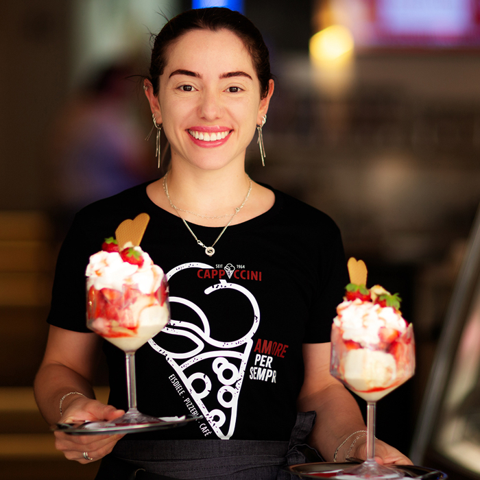 grandios, Gelateria, Burger, Lounge, Eine Kugel Eis, Zwei Kugeln Eis, Drei Kugeln Eis, Vier Kugeln Eis, Fünf Kugeln Eis, Familien Packung, Familenpack M, Familenpack L, Familenpack XL, Ananas Becher, Erdbeer Becher, Malaga Becher, Joghurt-Becher, Frucht Becher, Amarena Becher, Schoko Becher, Kiwi Becher, Walnuss Becher, Eierlikör Becher, Tiramisu-Becher, After Eight Becher, Nuß-Becher, Karamell-Becher, Spaghetti Becher, Banana Karamel Becher, Mokka-Becher, Baileys Becher, Tartufo Karamel, Tartufo, Tartufo Bianco, Amaretto Becher, Eiskaffee - Eisschokolade, Milchmix - Milchshake, Carbonara Spaghetti Eis, Banana Spaghetti Eis, Schoko Spaghetti Eis, Spaghetteria Italia, Kiwi Spaghetti Eis, Nero Spaghetti Eis, Vanille Spaghetti Eis, Erdbeer Spaghetti Eis, Amarena Spaghetti Eis, Primavera Spaghetti Eis, Clasico Spaghetti Eis, Schokosoße Tüte, After Eight Tüte, Erdbeer Tüte, Amarena Tüte, Erdbeersoße Tüte, Bonito Tüte, Raffaello Tüte, Krokant Tüte, Nuss Tüte, Rocher Tüte, Joghurt Waldbeer, Joghurt Amarena, Joghurt Kiwi