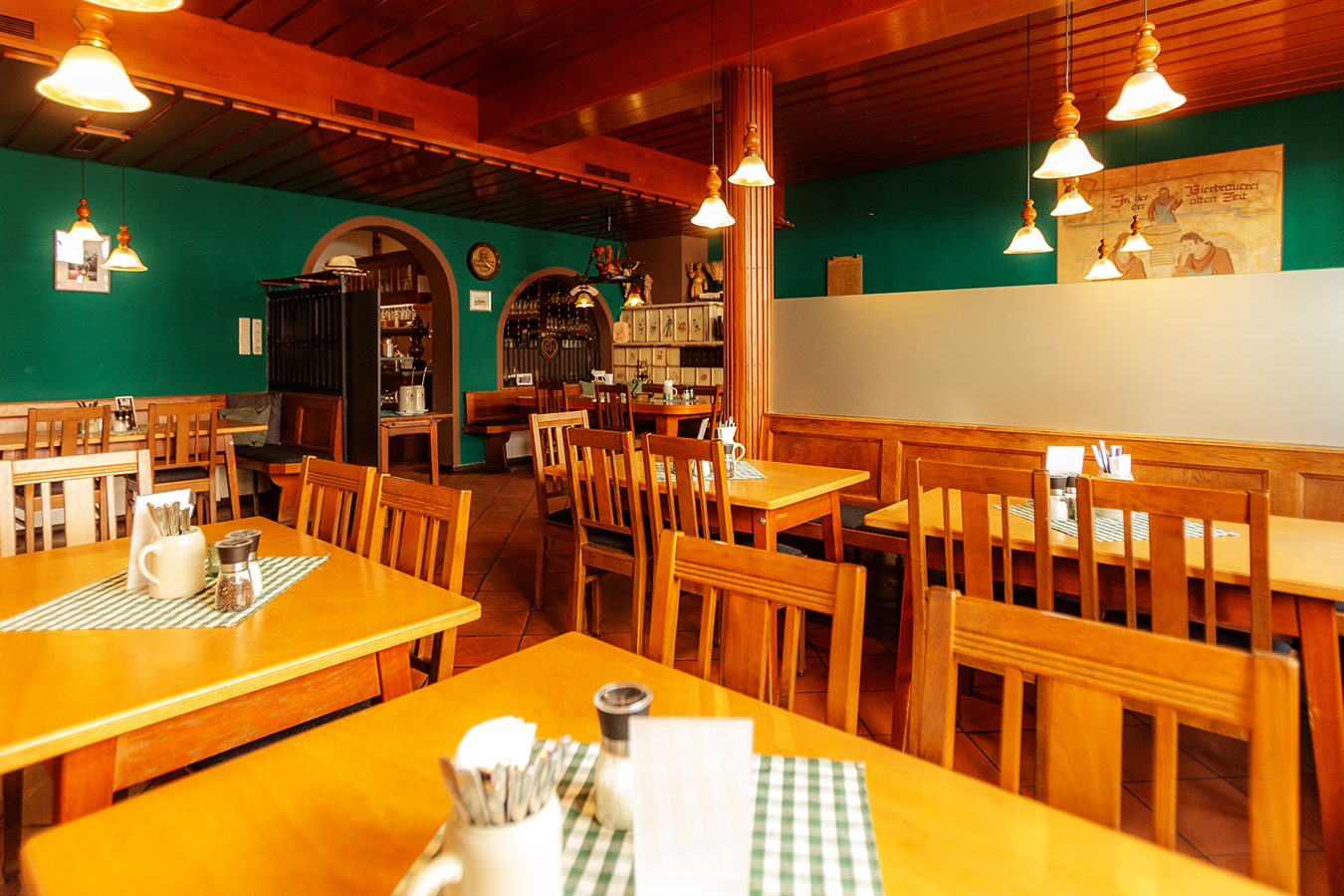 perfekt, ausgestattet, Personal, hilft, tatkräftig, Räder, einparken, Sehr, sauber, Unterkunft, bayrisches Bier, immer, gut, April, Toplage, sehr, regional, komfortabel, rundum, wohlgefühlen, Viel, Dank, schön, Aufenthalt, Wirtsfamilie, fair, Preis, Familie, Kinder, persönlich, kümmern, willkommen, Terrassencafé, Verkehrslandeplatz Vilshofen an der Donau, unmittelbar, Nähe, Schiffsanlegestelle, flussaufwärts, Passau, Genießen, gutbürgerlich, Tasse, Kaffee, Stück, selbstgebacken, Kuchen, wunderbar, Donaupanorama, wirken, Vilshofen, Vilshofen an der Donau, Gastronomie, Gasthaus, Gaststätte, Gasthof, Wirtshaus, Lokal, Essen, Trinken, Eis, Restaurant, Küche, Biergarten, Pension, Zimmer, Fremdenzimmer, Gästezimmer, Übernachten, Schlafen, Unterkunft, Radfahrer, Donauradweg, Bike, eBike, E-Bike, Familie, Begrüßung, Herzlich, Traditionsgasthof, Stadtplatz, servieren, Brauerei, Bräustüberl, traditionell, Bayerische Küche, Gäste, frühstücken, Frühstück, Festsaal, Hochzeiten, Geburtstage, Versammlungen, passenden, Rahmen, gemütlich