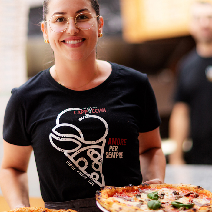 Eisspezialität, Antipasti, Salaten, Frühstück, Kaffee, Kuchen, Essen, Trinken, online bestellen, Lieblingsgerichte, einfach online bestellen, Speisekarte, Spaghetti, Tiramisu, Tortellini, Rigatoni, Tagliatelle, Gnocchi, Fleischgerichte, Fischgerichte, Pizzabäcker, Pizzaofen, Pizzagrill, Mittagessen, toll, Pastagericht, Abendessen, lecker, Eis, wirklich, Ort, Abholservice, Pizzateig, Pizzasauce, täglich, frisch, selbst, Zubereitung, ofenfrisch, gebacken, ultimativ, Adresse, international, Geschmacksnerven, außergewöhnlich, kulinarisch, pur, Pizzagenuss, Workshop, echte, Pizzaliebhaber, Welt der Pizza, erleben, Zuhause die beste Pizza, zaubern, Backen, würzig, belegt, Fladenbrot, einfach, Hefeteig, heutige, international, verbreitet, Variante, Tomatensauce, Käse, Basis, stammt, vermutlich, Neapel, richtig, belegen, streichen, zuerst, Tomatensauce, gleichmäßig, Teig, gefolgt, Mozzarella, Zutaten, bindet, austrocknen, verbrennen, verteilen, Belag, Gemüse, Fleisch, Fisch, streuen, Schluss, eventuell, frisch, Kräuter