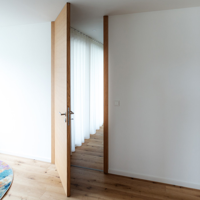 Mit Zimmertüren
										  und Haustüren von Renaltner sind Ihren individuellen Gestaltungsmöglichkeiten keine Grenzen gesetzt.
										  Neben einem einzigartigen Design kann auch die Ausstattung individuell gewählt werden.