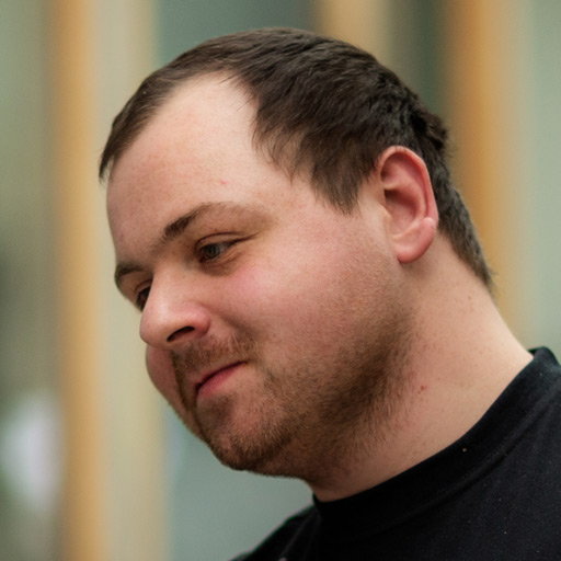 Renalter berät Sie gerne zu natürlichen und PEFC-zertifizierten Holzfenstern oder besonders sicheren Kunststofffenstern aus Passau.