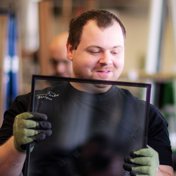 Renaltner bietet für Fenster und Türen spezielle Pulverbeschichtung von Aluminium und individuelle Lackierung von Holz.