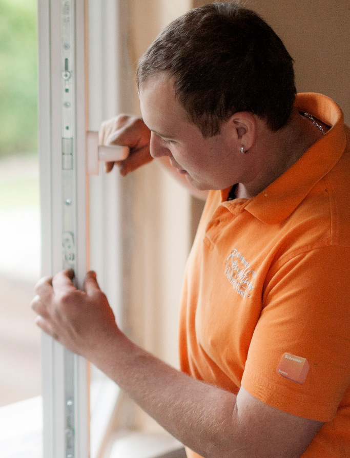 Renaltner dichtet alte Fenster ab, spart Ihnen Heizkosten und verbessert das Wohnklima.