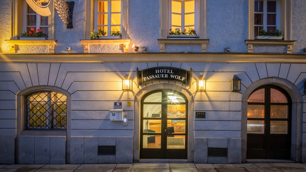 Hotel Passauer Wolf. Fenster für den Denkmal- und Ensembleschutz von Schreinerei Franz Renaltner in Passau, Höch 21, 94127 Neuburg am Inn, Deutschland