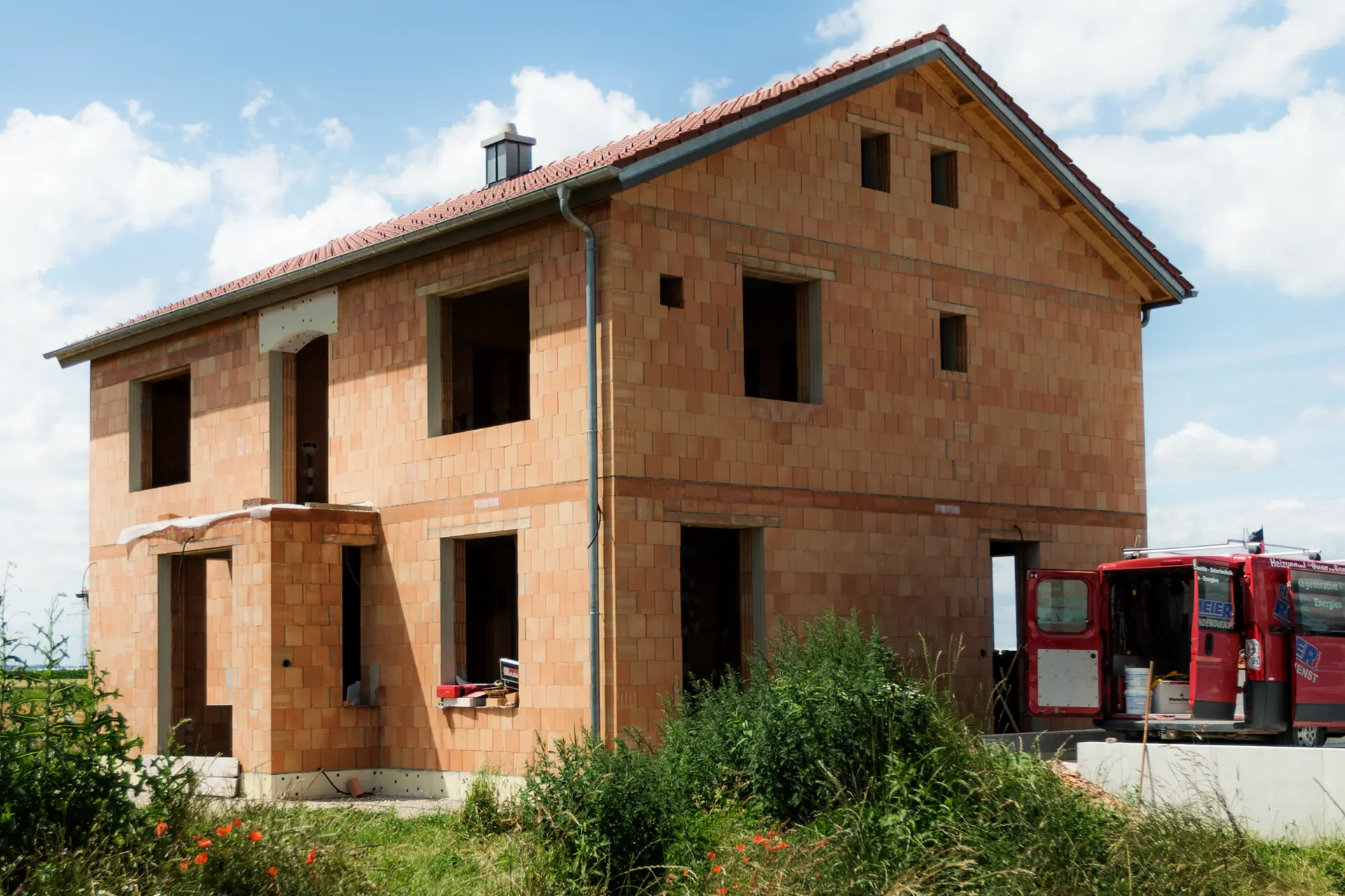 Individuelle Holzfenster-Maßanfertigung für ein gesundes Raumklima in Plattling – jedes Fenster ein Unikat mit sichtbarer natürlicher Holzmaserung.