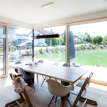 Innenansicht einer 12 Meter XXXL-Panorama-Hebeschiebetür in Fürstenzell – Sonderbau Schreinerei Renaltner