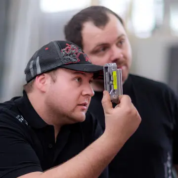 Fensterspezialisten analysieren Hochsicherheits-Bauelemente für Luxus-Immobilien