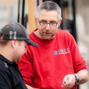 Renaltner Spezialisten bei der Analyse von Sicherheitsbeschlägen und Dichtebenen in Büchlberg